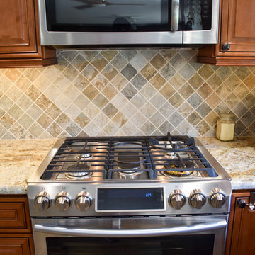 Langhorne Traditional Raised Maple