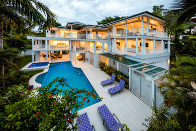 Design ideas for a tropical exterior in Cairns.