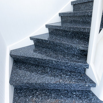 So einfach kann modernisieren sein. Teppich raus. Granit Blue Pearl rein.