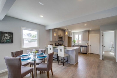 Example of a minimalist dining room design in San Diego