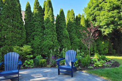 Example of a transitional patio design in Boston
