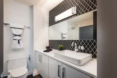 Minimalist home design photo in Chicago