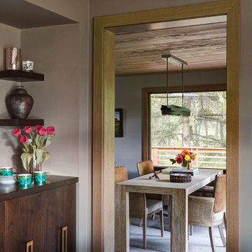 MIDCENTURY LAKESIDE GEM