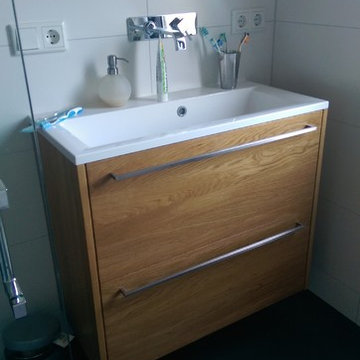 Kleine Badsanierung mit gefliester Dusche mit extra dünnen Fliesen