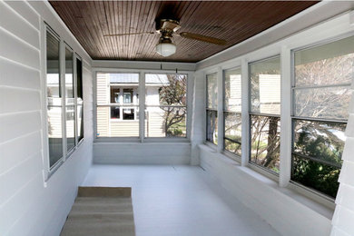 Mid-sized elegant porch photo in Detroit