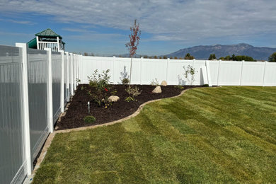 Inspiration for a traditional landscaping in Salt Lake City.