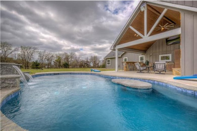 Example of a trendy pool design in Dallas