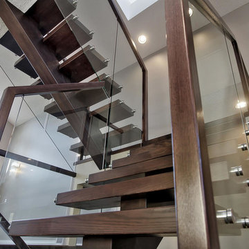 Perchless Mono Stringer with Glass Railing