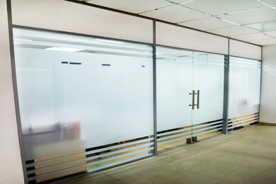 Офисное пространство из стекла для компании "ОМС"