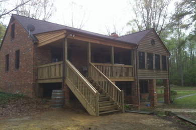 This is an example of a traditional porch design in Richmond.