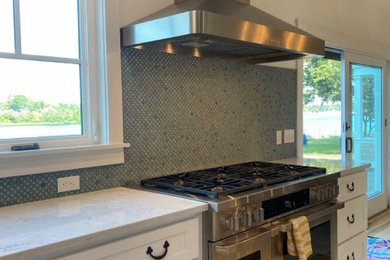 Example of a kitchen design in Providence