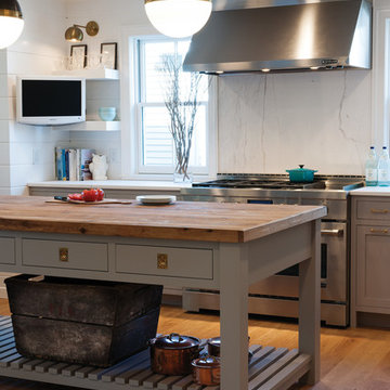 Farmhouse Kitchen with a Mid-Century Twist
