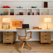 ¿Cómo se debe iluminar una mesa de trabajo?