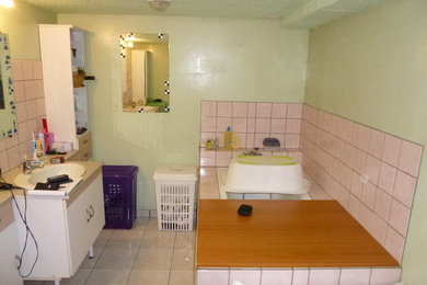 Aménagement d'une salle de bain contemporaine.