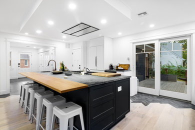 Kitchen - contemporary kitchen idea in New York