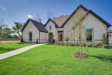 Exterior home idea in Dallas