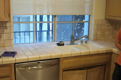 Minimalist kitchen photo in Los Angeles