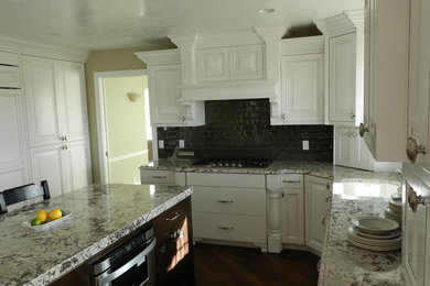 Example of a classic kitchen design in Salt Lake City