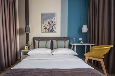 Стильный дизайн: спальня среднего размера в современном стиле - последний тренд