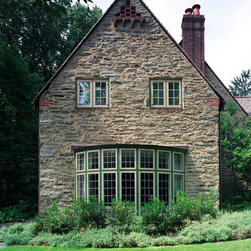 Spacious Stone Cottage - Windows
