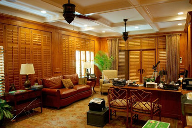 This is an example of a traditional home office in Miami.