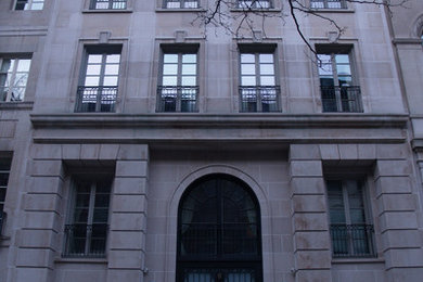 Example of a classic home design design in New York