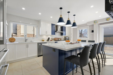 Example of a trendy kitchen design in Toronto