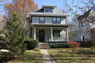 Example of a classic home design design in Cedar Rapids
