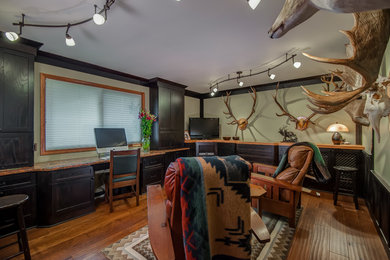 Mountain style living room photo in Seattle