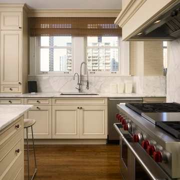 Chicago, Illinois Gold Coast Prewar Co-Op Apartment
