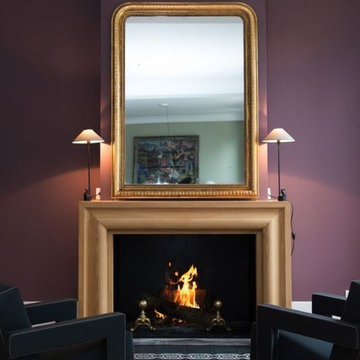 Cheminée avec entourage en bois de châtaignier sur mesure