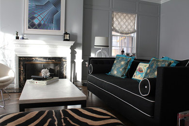 Example of an eclectic living room design in Chicago