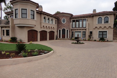 Photo of a mediterranean landscaping in Los Angeles.