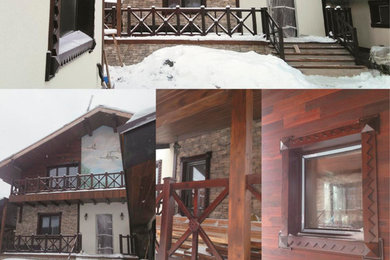 Two-story exterior home idea in Yekaterinburg with a metal roof