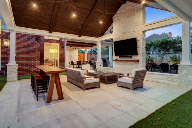 Fusion Courtyard by TCP Custom Outdoor Living