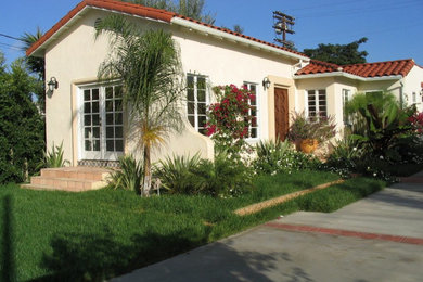Example of a southwest exterior home design in Los Angeles