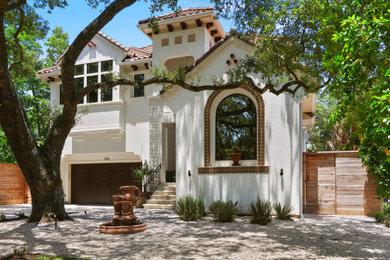 Example of a tuscan home design design in Houston