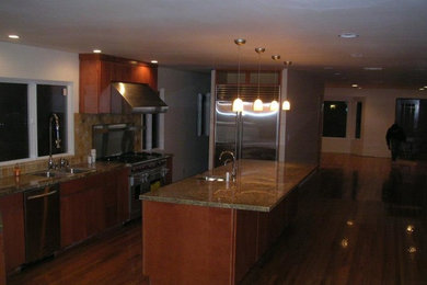 Inspiration for a timeless kitchen remodel in Los Angeles