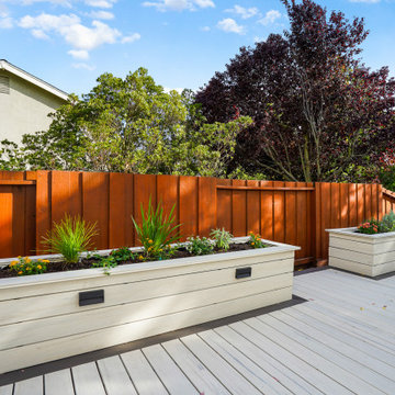 Outdoor Kitchen & Deck