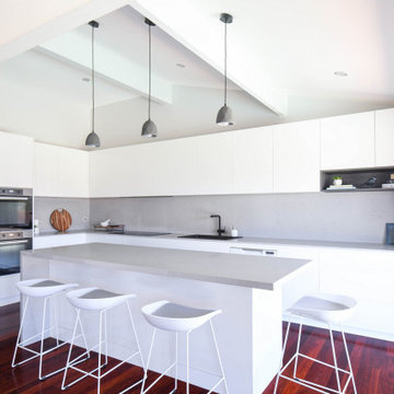White Kitchen with handless joinery