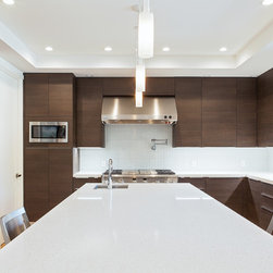 Modern kitchen in Beverly Hills - Kitchen Cabinetry