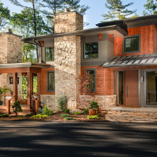 Großes, Drei- oder mehrstöckiges, Mehrfarbiges Rustikales Einfamilienhaus mit Mix-Fassade, Pultdach und Blechdach in Sonstige
