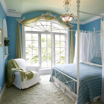 Riverview Traditional Residence
