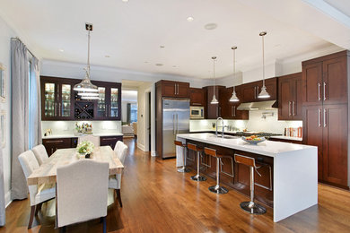 Example of a kitchen design in Chicago