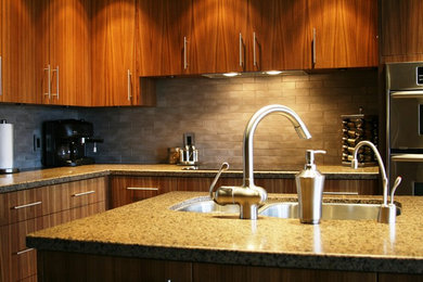 Trendy kitchen photo in Vancouver