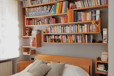 Idee per una camera da letto contemporanea con pareti grigie