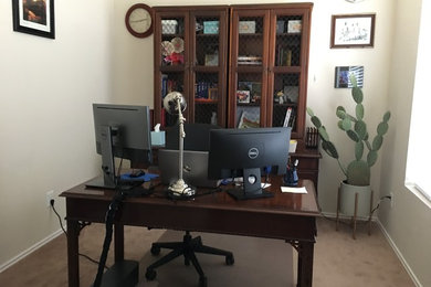 Example of a classic home office design in New York