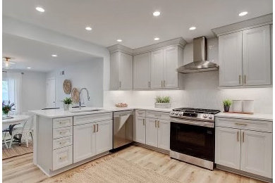 Kitchen - transitional kitchen idea in Indianapolis