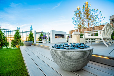 Inspiration for a small transitional deck remodel in Dallas