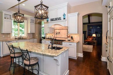 Kitchen - kitchen idea in Milwaukee